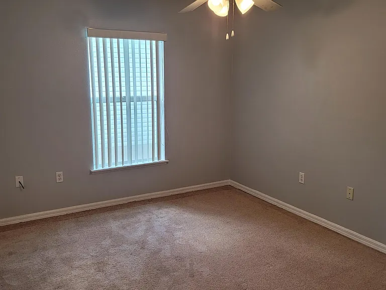 4615 Elena Way — Photo 7
