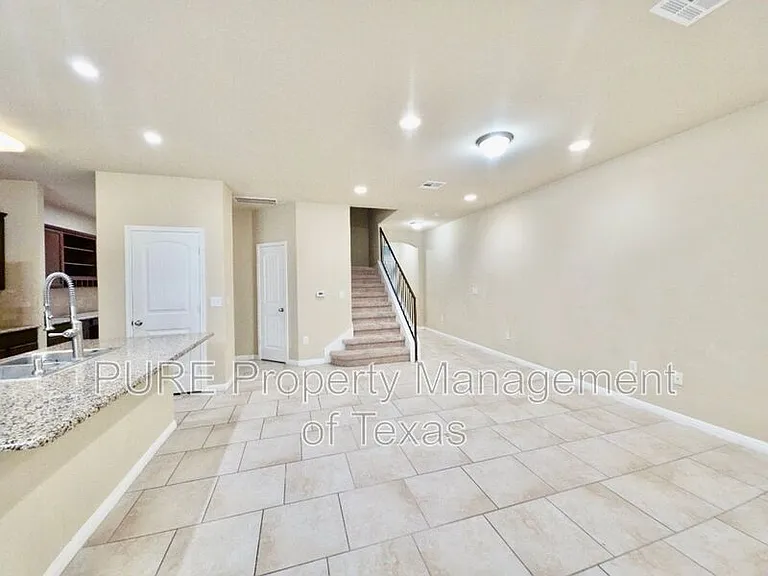 309 Epiphany Ln — Photo 3
