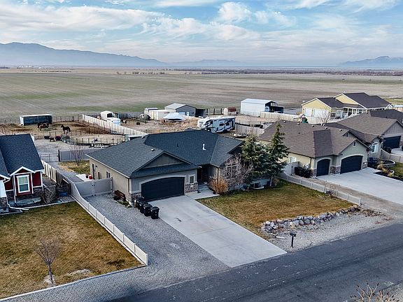 2nd image of 4319 Rose Springs Rd