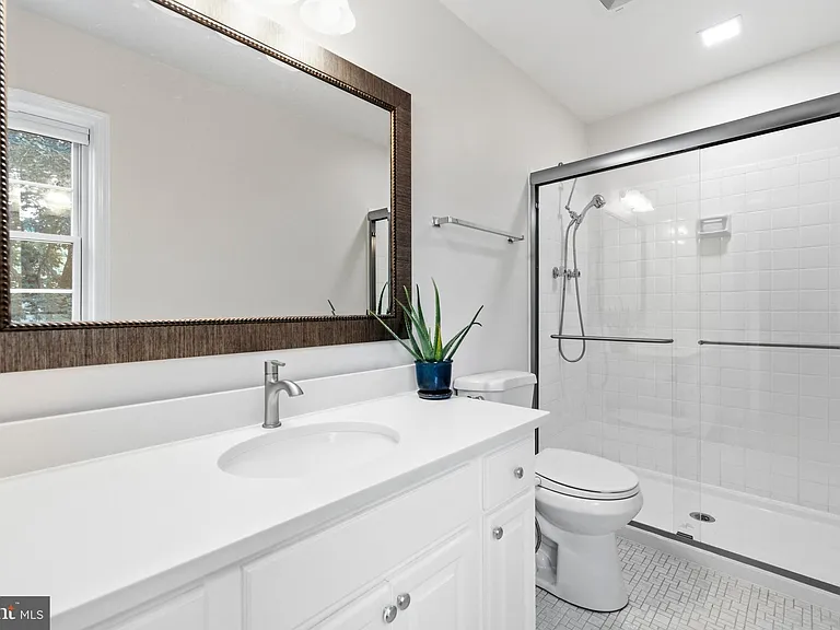 4880 Chevy Chase Dr #133 — Photo 17