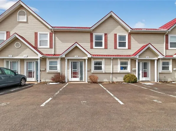 380 Champlain St #5, Dieppe, NB E1A 1P3