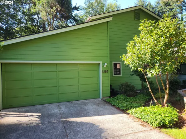 1399 Glenwood Dr, Brookings, OR 97415