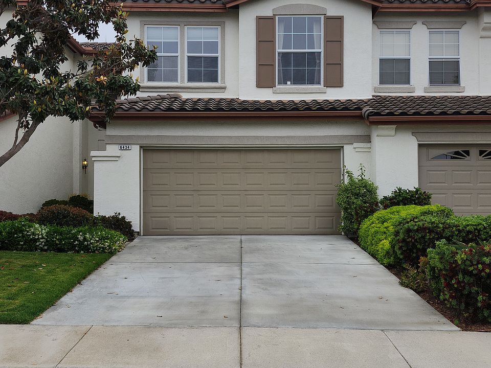 Huge Driveway for 2 more car parking.
