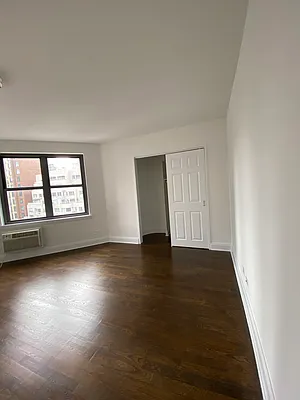 Rented by Manhattan Realty Group | media 9