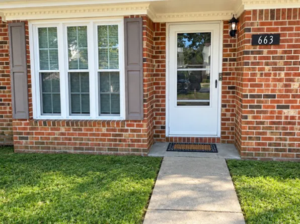 663 Hollomon Dr, Hampton, VA 23666