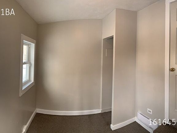 5th image of 825 Evergreen St SE