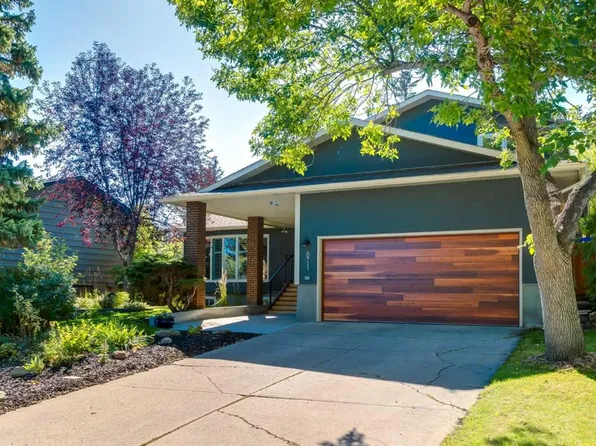 871 N Oakside Cir SW, Calgary, AB T2V 4P6