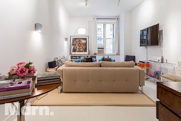 Sold by Mdrn Residential | media 4