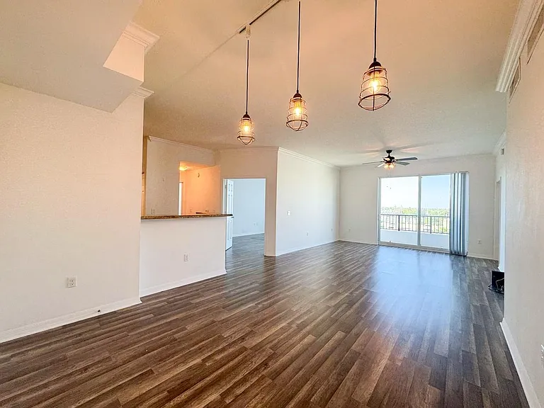 2421 NE 65th St #601 — Photo 11