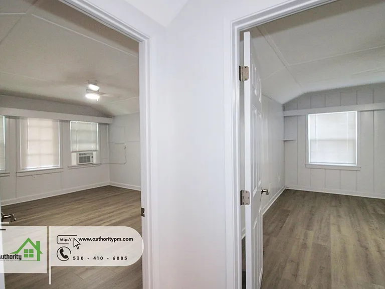 1143 Magnolia St — Photo 14