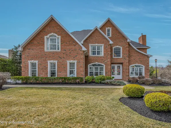 314 Glenmaura Dr, Moosic, PA 18507