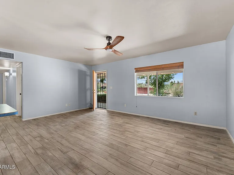 589 N Jackson St — Photo 3