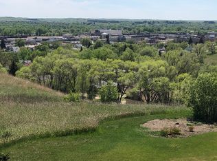 607 Hillview Pl, Mandan, ND 58554
