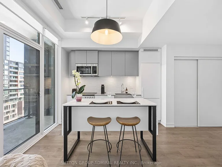 270 Dufferin St #902 — Photo 10