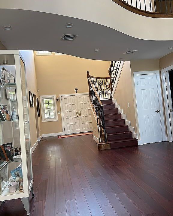 1st image of 904 Alhambra Cir