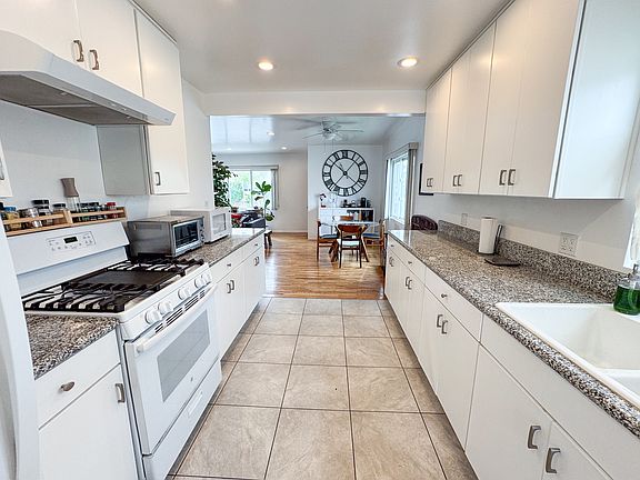 Bright and sunny kitchen