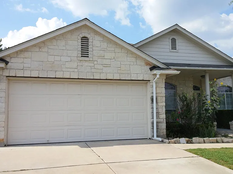 3140 Henderson Path — Photo 1