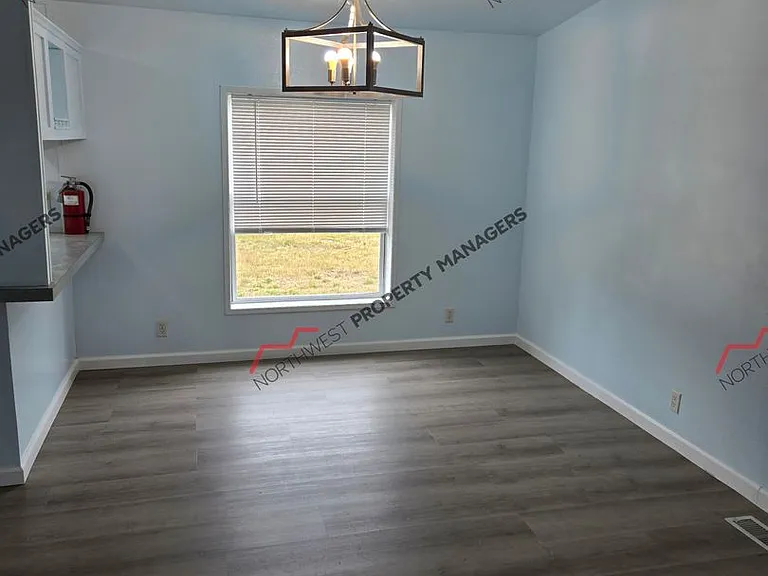 18415 Ivan St SW — Photo 10