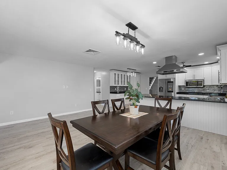 4038 Harrisburg St NE — Photo 5