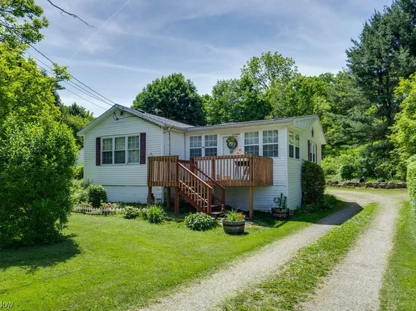 530 Randolph Rd, Mogadore, OH 44260
