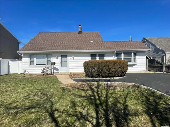 57 Sycamore Lane, Levittown, NY 11756