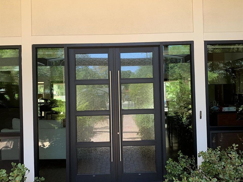 1st image of 802 W Moon Valley Dr