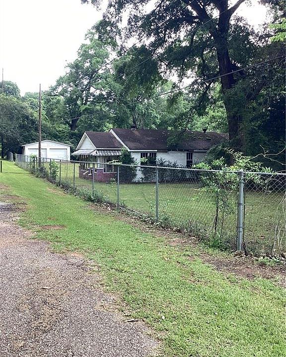 2nd image of 19475 Railroad St