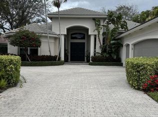 17 Bermuda Lake Dr, Palm Beach Gardens, FL 33418