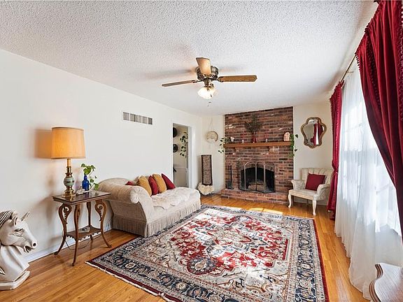 2nd image of 10622 Saint Catherines Ln