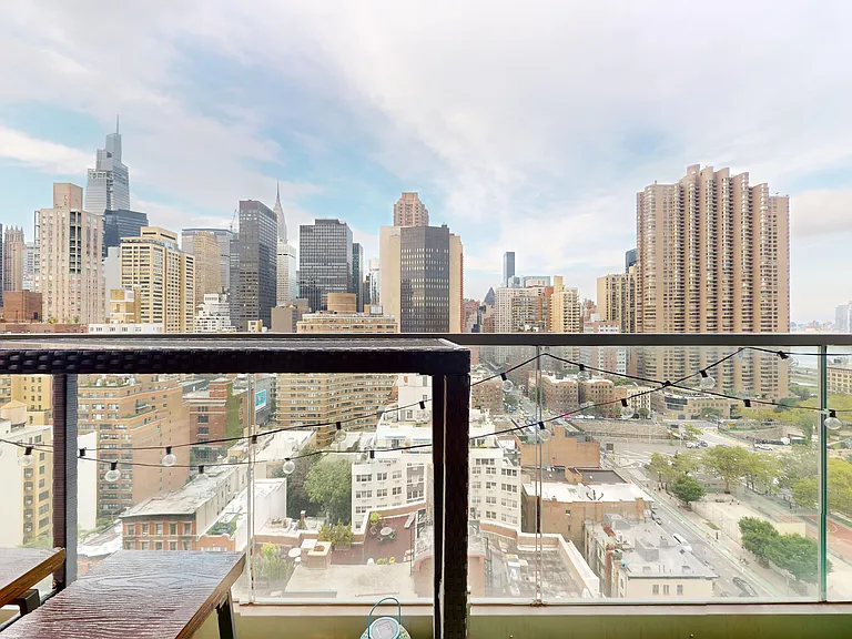 237 E 34th St #2003 — Photo 2