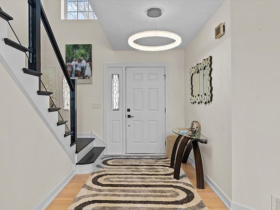 2nd image of 20 Wimbledon Ct