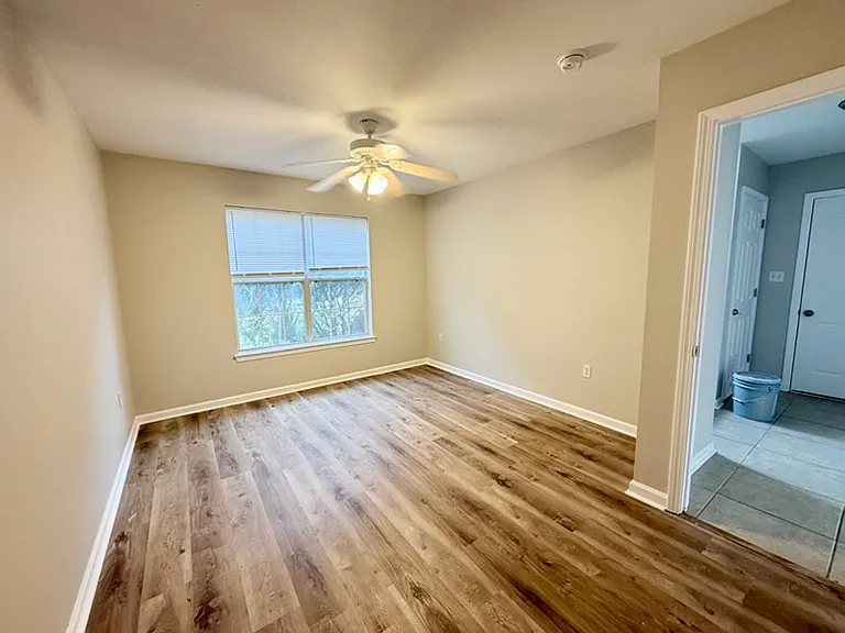 81 Lake Front Dr — Photo 15