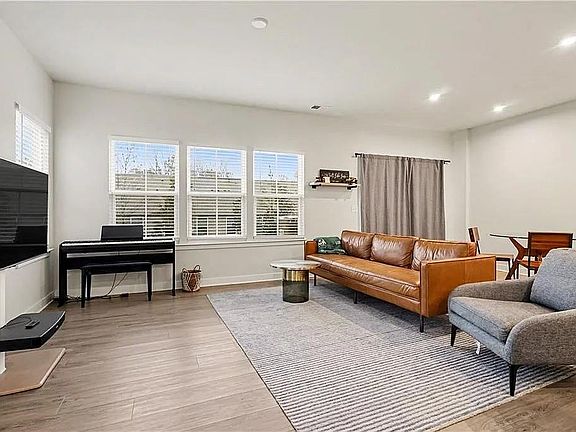 4th image of 136 Salt Lake Ln