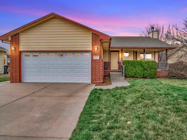 224 Victoria Ct, Newton, KS 67114