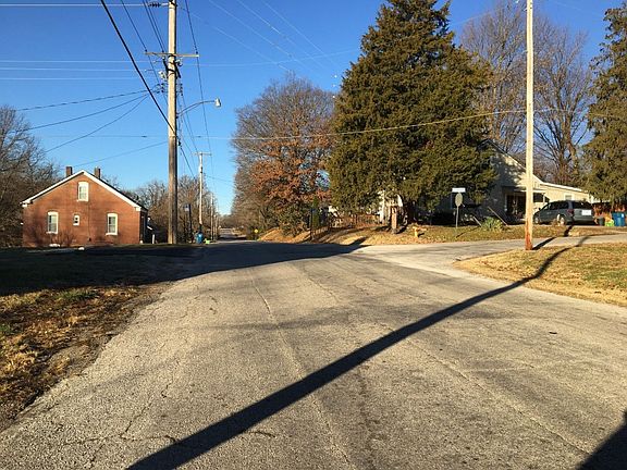 5th image of 324 Gilbert St