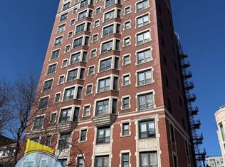 732 W Bittersweet, Chicago, IL 60613