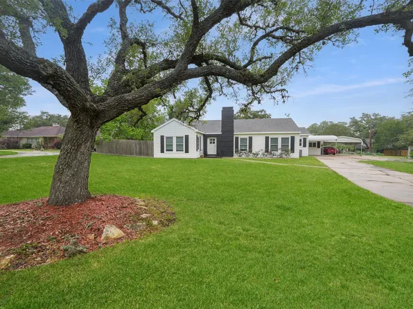 603 S McCarty Ave, Eagle Lake, TX 77434