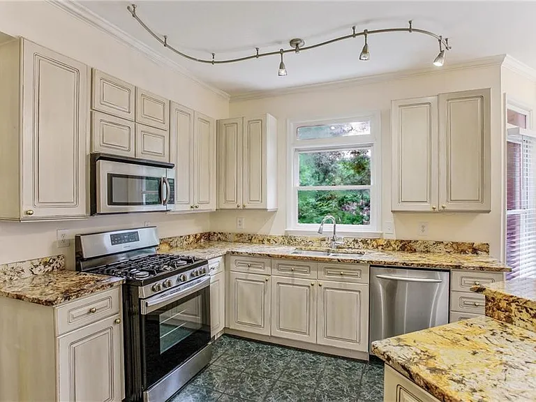 16 Ancient Oak Ct NE — Photo 13