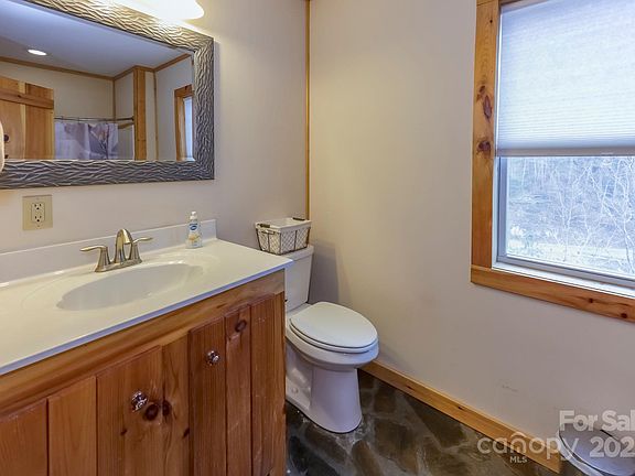 20th image of 351 Chickadee Ave