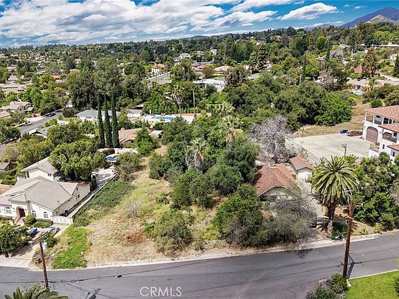 5th image of 2415 Sierra Dr