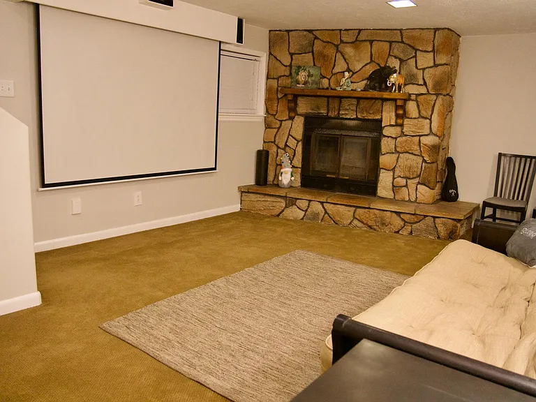 493 E Haven Ave — Photo 22