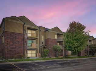 208 Glengarry Dr APT 304, Bloomingdale, IL 60108