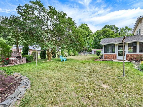 4th image of 217 Winterberry Dr