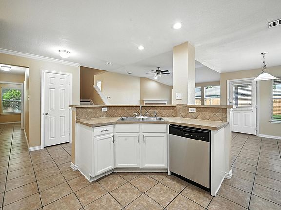 3rd image of 224 Bluefinch Dr
