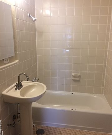 4th image of 137 W Carson St #2