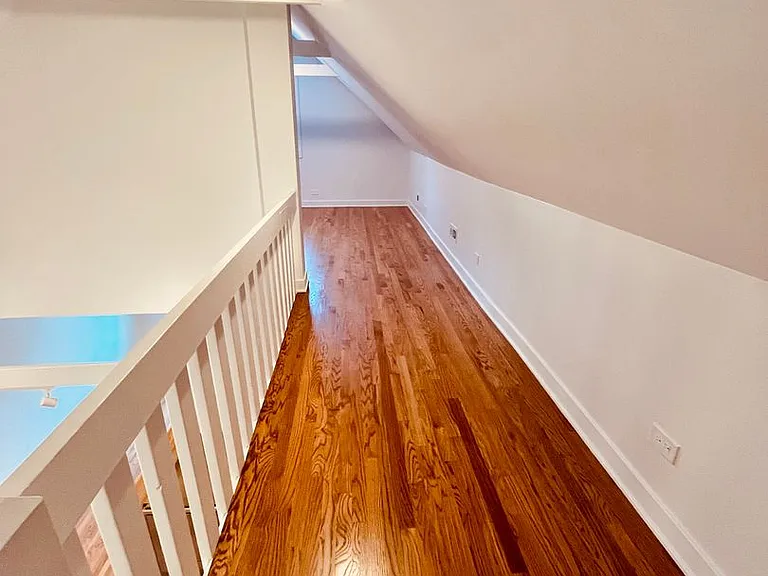 2306 N Hoyne Ave — Photo 10