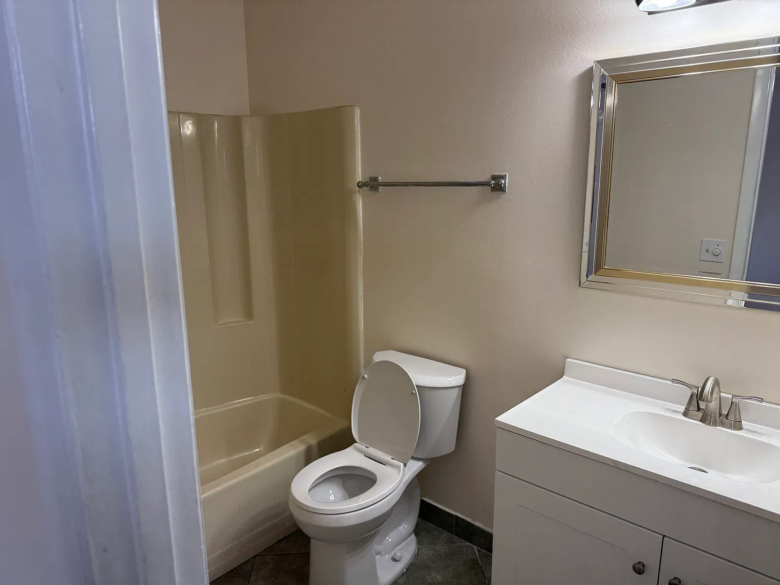 2 bed, 2.5 bath, 1352 sqft, $1,750 — Photo 3