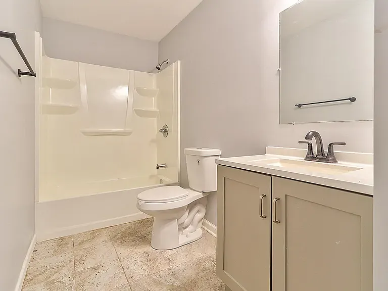 215 E Sycamore St — Photo 17