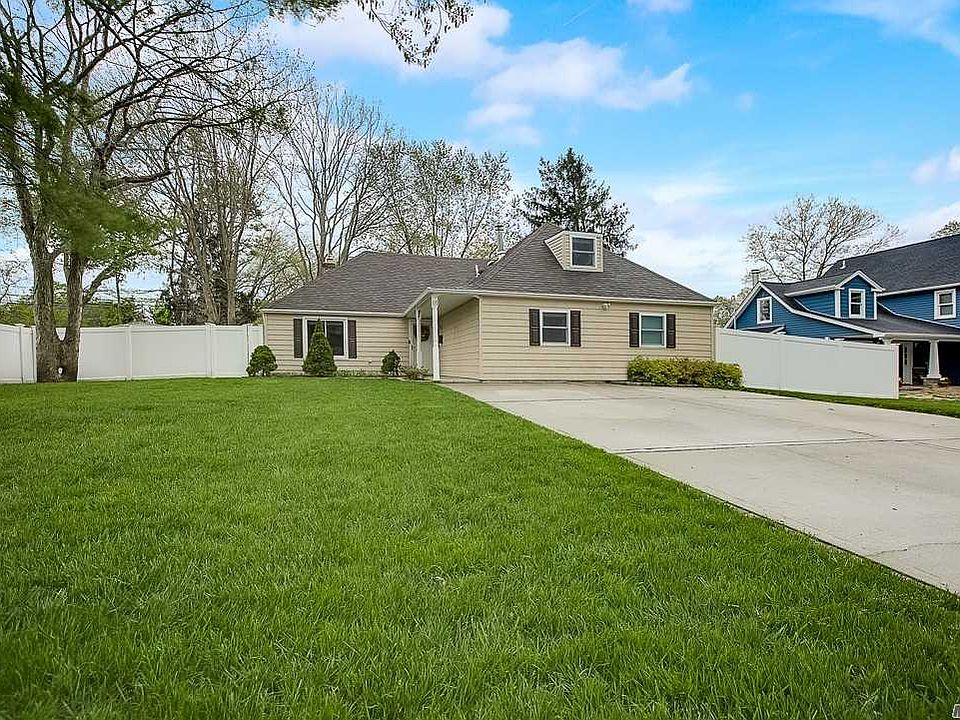 1st image of 110 Serpentine Ln