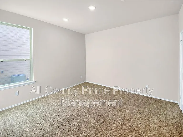 13067 Clearview Dr — Photo 11